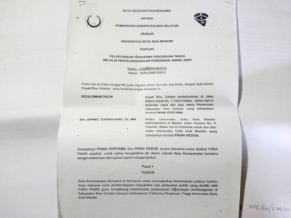 Nota kesepakatan antara Pemda Nisel degan USBM Medan/Foto: Edi Zebua
