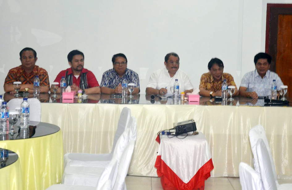 Pertemuan HIMNI dengan lima kepala daerah se Kepulauan Nias | Foto: Jas