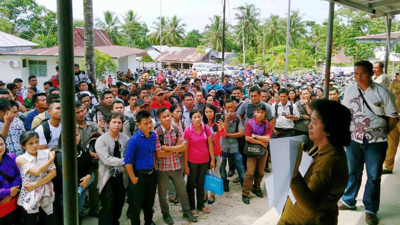 Aksi GBD di Kantor Dinas Pendidikan Kabupaten Nias Selatan, beberapa waktu lalu (Foto: Wilson Loi)