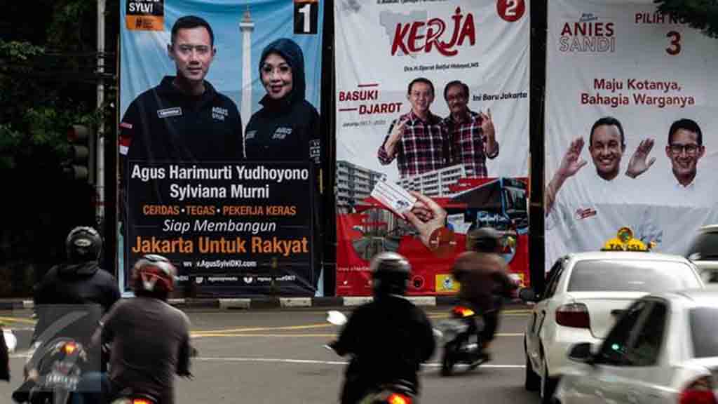 Masa Tenang, Bawaslu DKI Bersihkan Atribut Kampanye