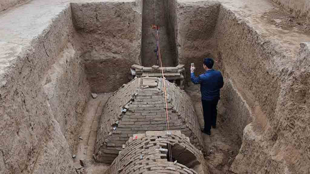 Misteri ‘Piramida Cina’, Makam yang Aneh