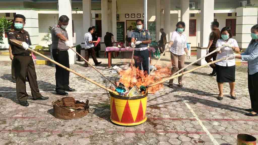 Kejari Nias Selatan Musnahkan BB Selama 2016, Kasus Narkotika Terbanyak