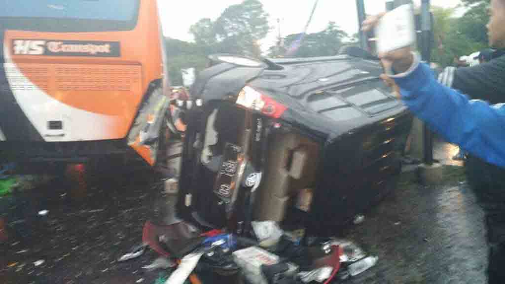 Gara-gara Rem Blong, Bus Tabrak 11 Kendaraan, 3 Nyawa Melayang