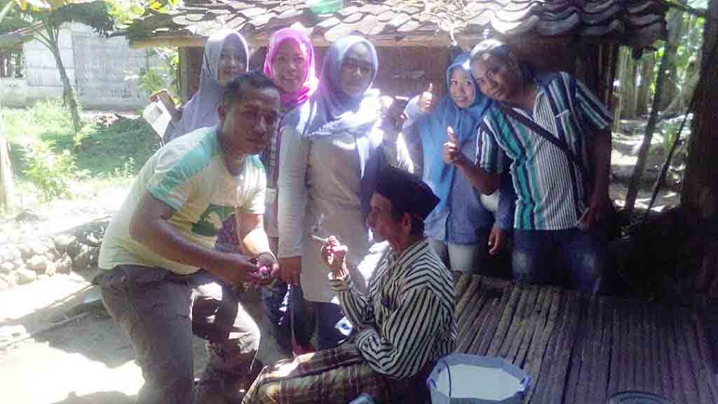 Relawan SPRP Bantu Renovasi Gubuk Kakek Seneng