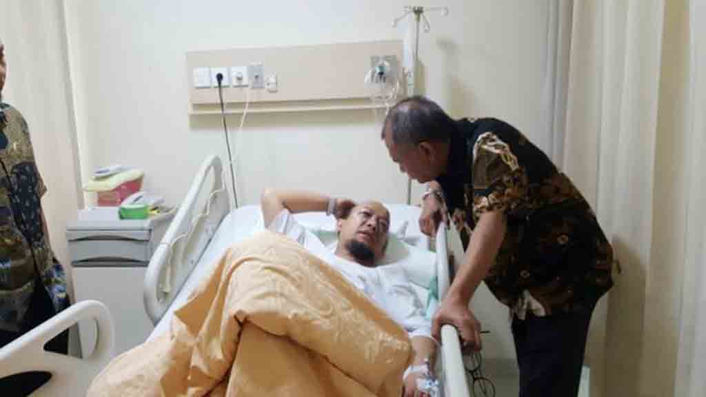 Dari Kapolda Hingga Anies Jenguk Novel Baswedan