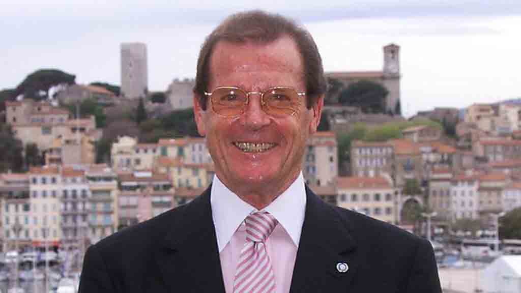 Roger Moore Pemeran James Bond Meninggal Dunia