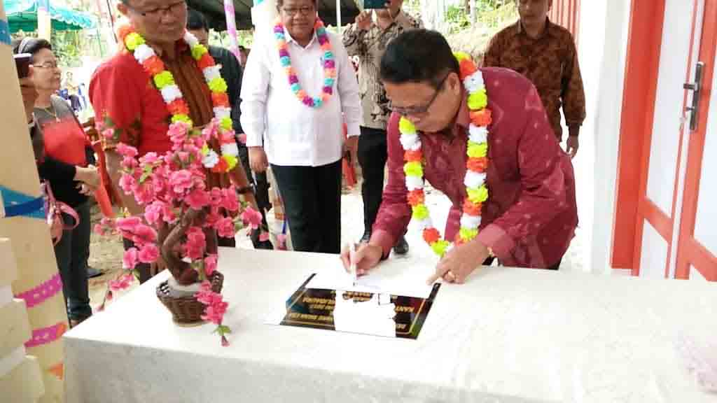 Bupati Nias Barat Resmikan Kantor Kepala Desa Hilidaura