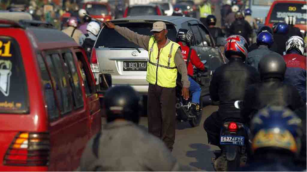 Bantu Polisi Atur Lalu Lintas, ‘Pak Ogah’ di Jakarta Akan Digaji UMR