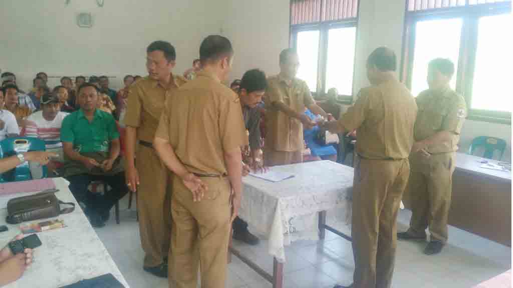 Camat Afulu Gelar Sertijab 3 Pejabat Kades