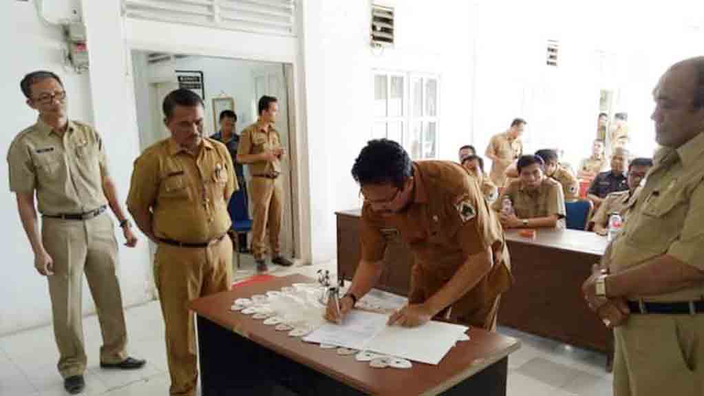 Usai Sertijab, Fonaha Zega Mulai Bekerja Sebagai Plt. Sekda Kabupaten Nias Utara
