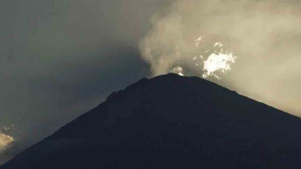 BNPB Perpanjang Siaga Darurat Gunung Agung