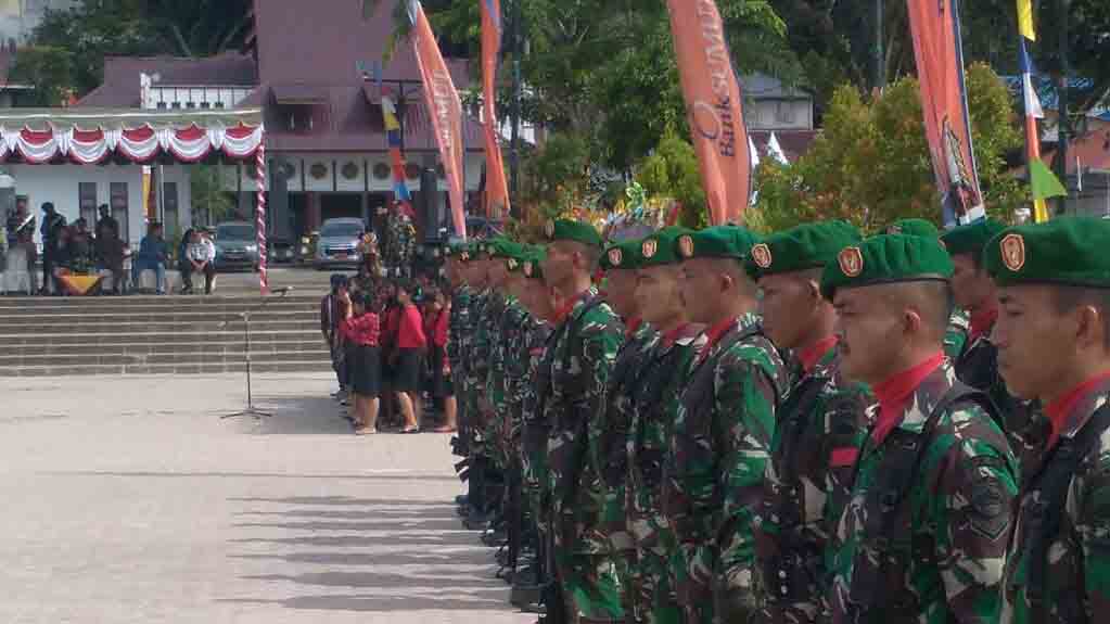 HUT TNI ke 72 Berlangsung di Nisel, Dandim 0213 Nias Inspektur Upacara