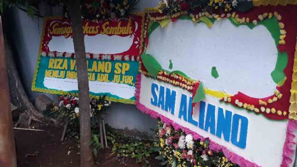 Karangan Bunga “Papa Tiang Listrik” di RSCM Dirusak Orang Tak Dikenal