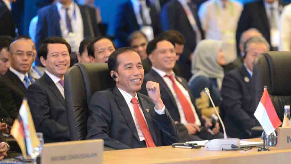 Presiden Jokowi menghadiri acara KTT Ke-19 ASEAN-Korea Selatan yang diselenggarakan di Philippines International Convention Center (PICC) Manila, Filipina, Senin (13/11) sore (Foto: Ist)