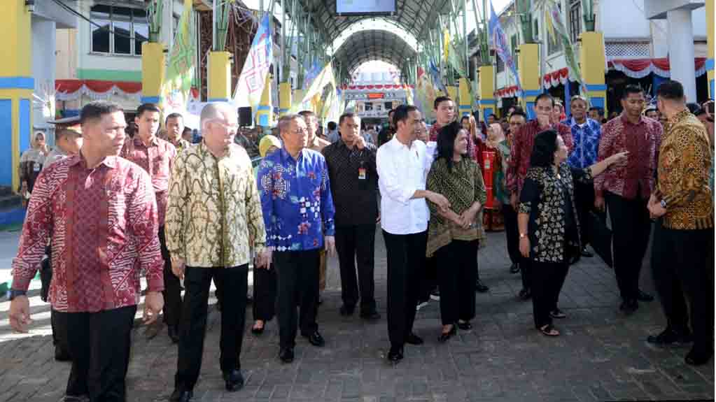 Jokowi Resmikan Renovasi Pasar Tengah