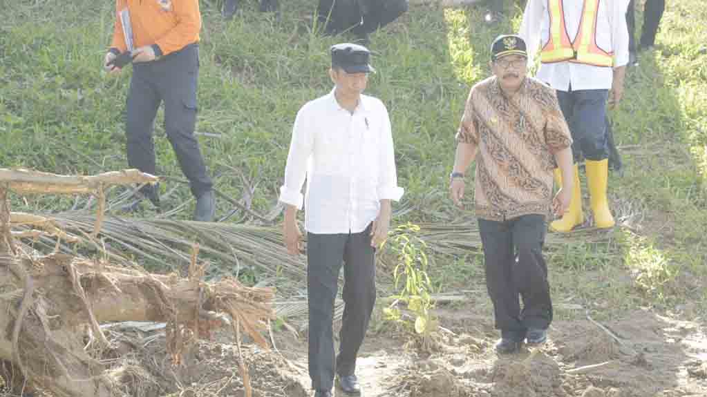 Pakde Karwo Fokuskan Pemulihan Pasca Bencana Pacitan