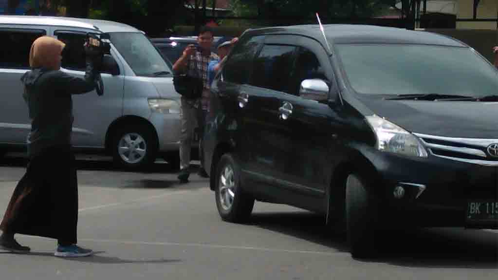 Usai Diperiksa KPK, Elezaro Duha Bungkam