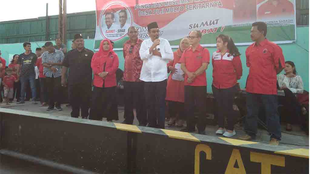 Ibu-ibu Pengajian Histeris Sambut Djarot  