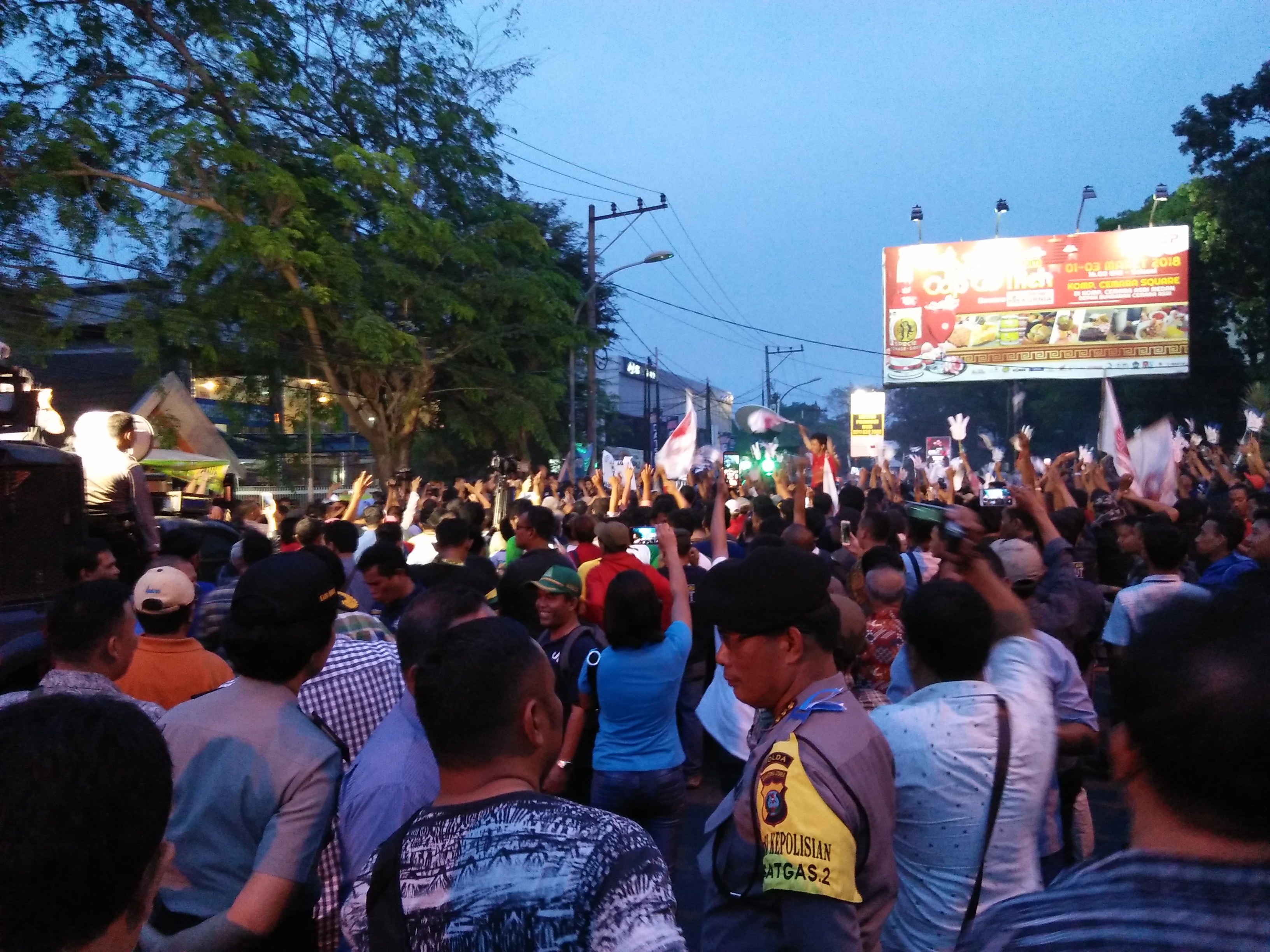 Massa pendukung JR Saragih - Ance Selian