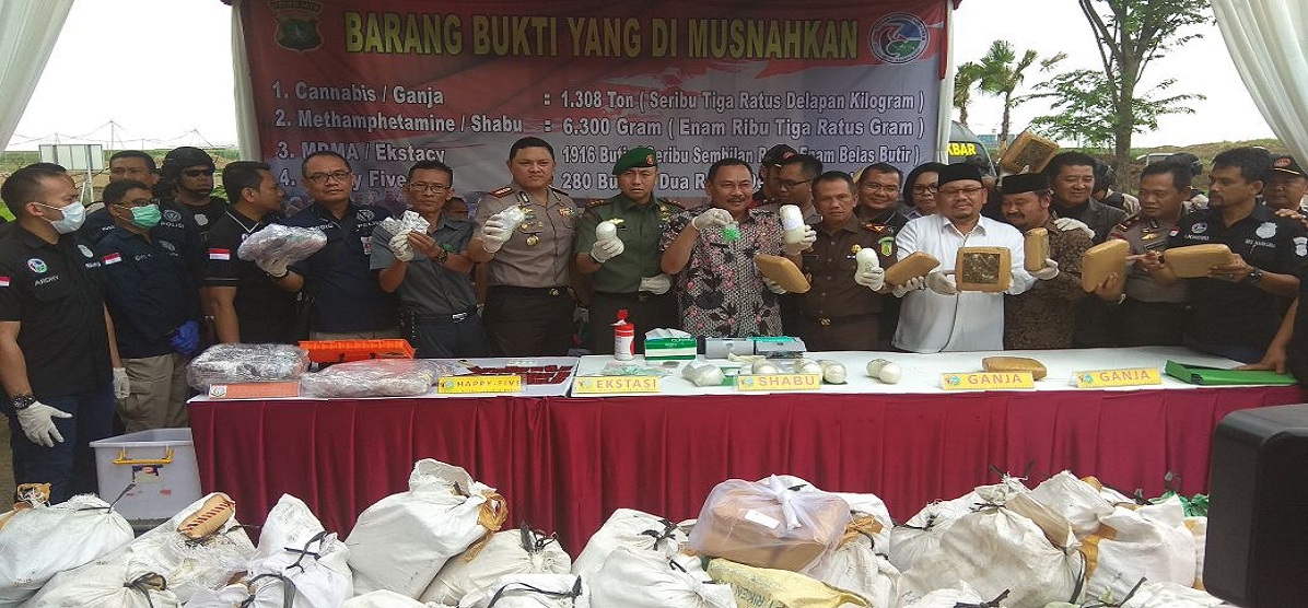 Sejumlah jajaran Muspida dan Muspika Jakarta Barat Menunjukan Hasil Pengungkapan Narkotika selama 4 Bulan. Foto: Istimewa