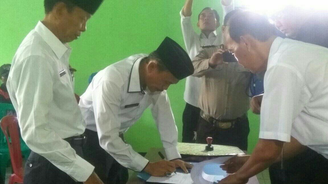 Camat Sepatan Timur Lantik Kades Sangiang