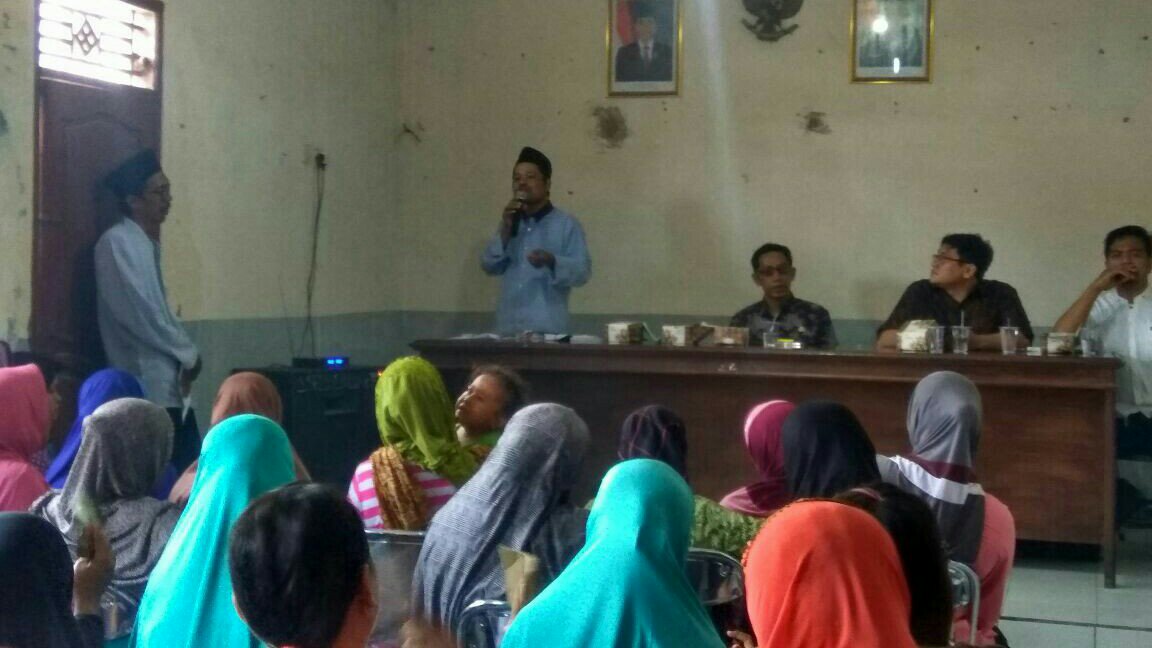Disperkim Kabupaten Tangerang Beri Bantuan Warga Pakuhaji