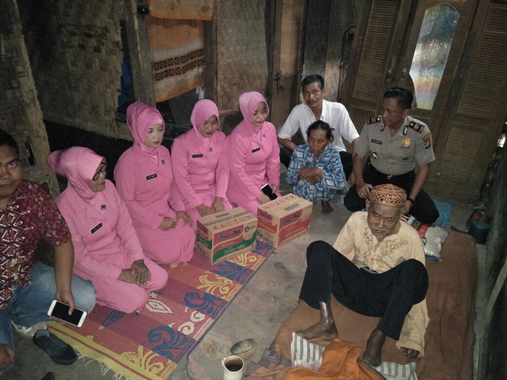 Kapolsek Cisoka Bedah Rumah Warga Penderita Diabetes dan Struk