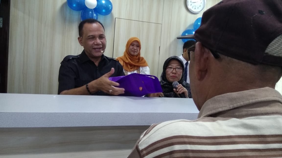 Peringati Hari Pelanggan, Dirut PDAM TKR Turun Gunung