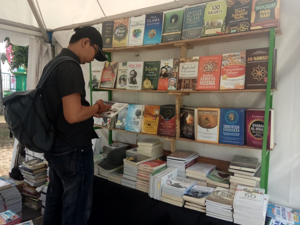Bazar Buku Festival Al Azhom Ramai Dikunjungi Pengunjung