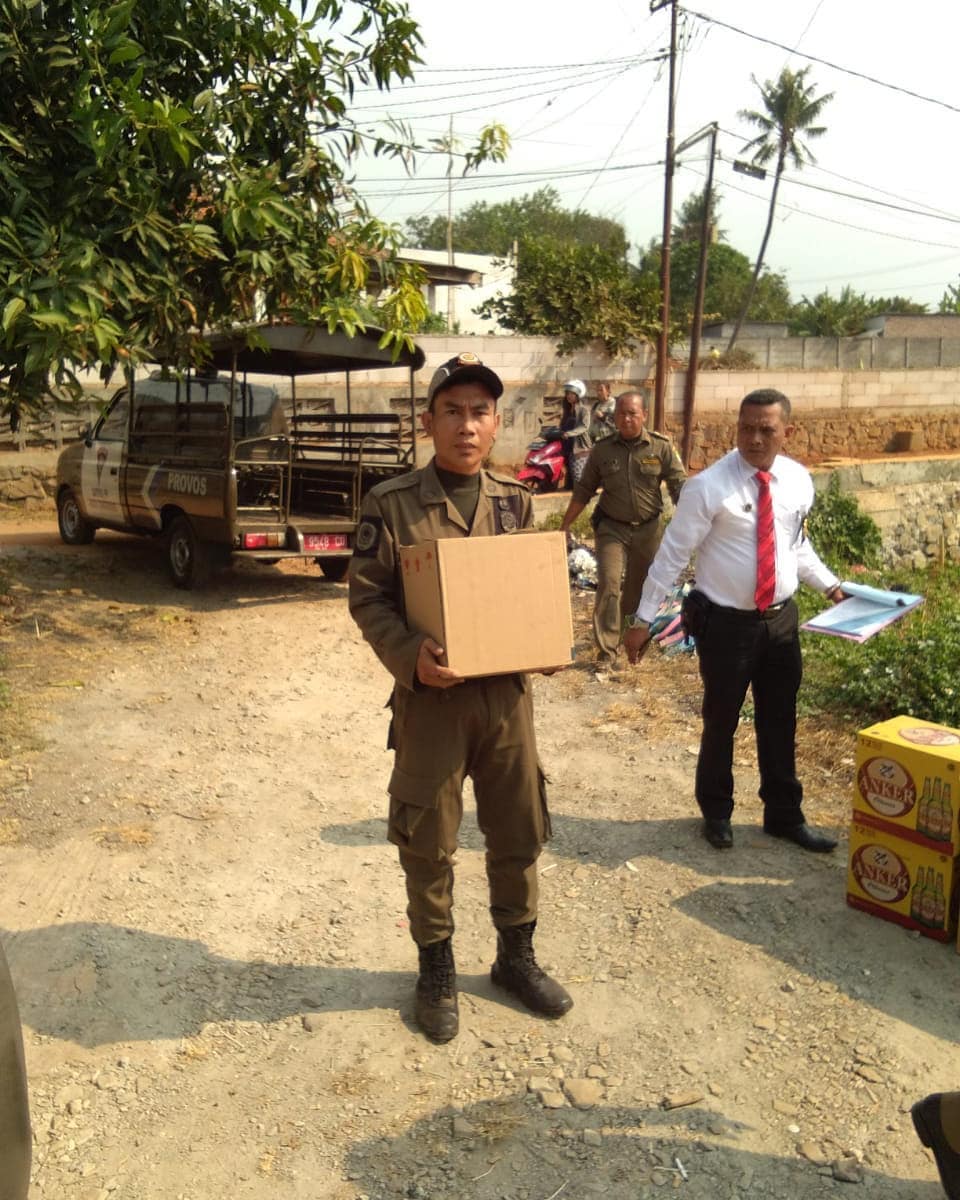 Satpol PP Kota Tangerang Amankan Ratusan Botol Miras