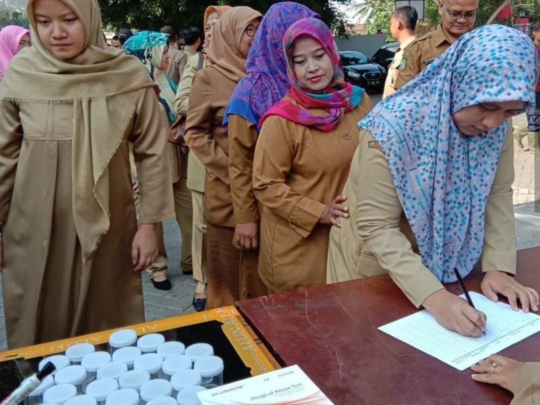 90 Pegawai Kecamatan Neglasari Jalani Tes Urine