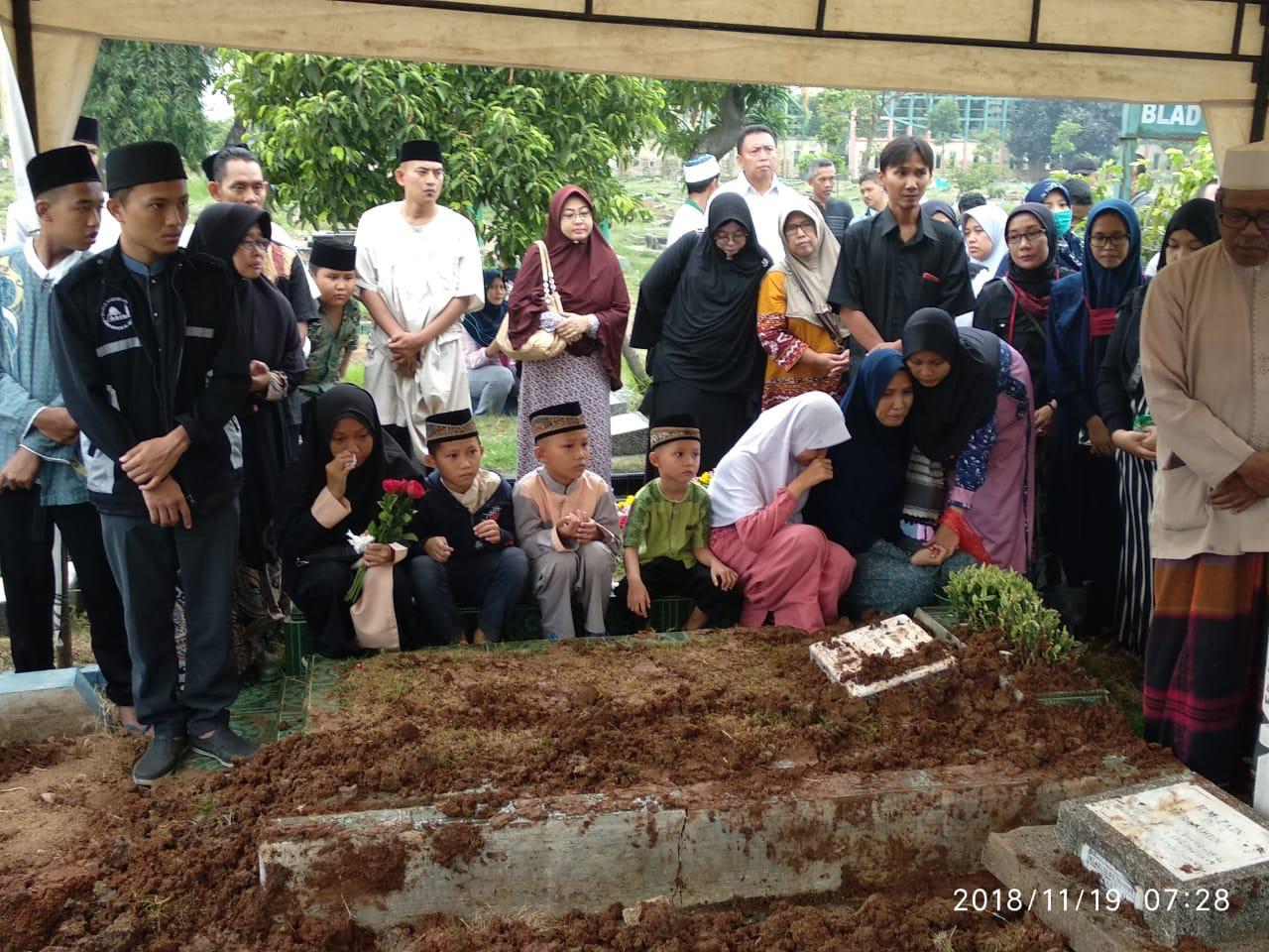 Wartawan yang Jasadnya Ditemukan di Dalam Tong, Dimakamkan