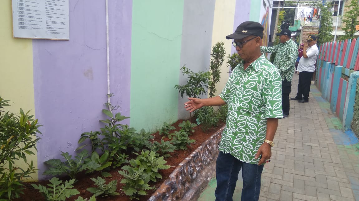 Warga RW 03 Kelurahan Gerendeng Bangun Kampung Samsit, Harga Pohonnya Bikin Wow