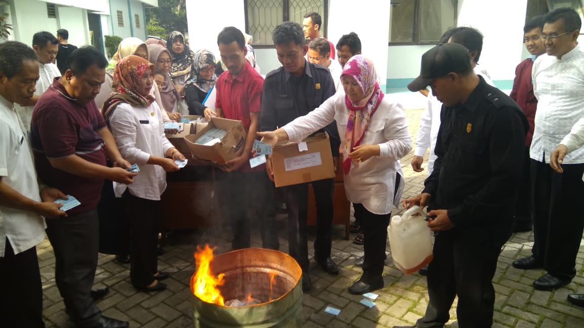 Pemkot Tangerang Musnahkan 19.311 e – KTP Rusak