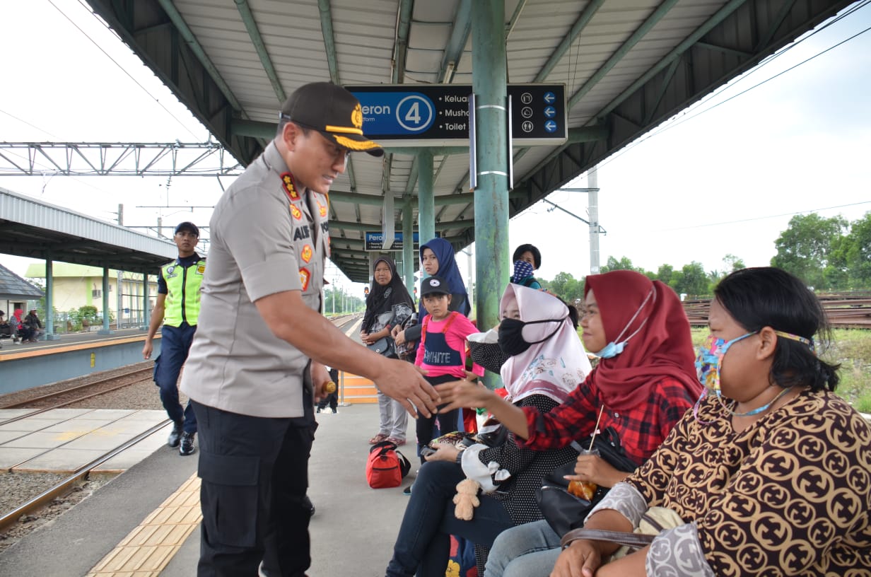 Jelang Libur Nataru, Kapolresta Tangerang Pantau Stasiun Kereta