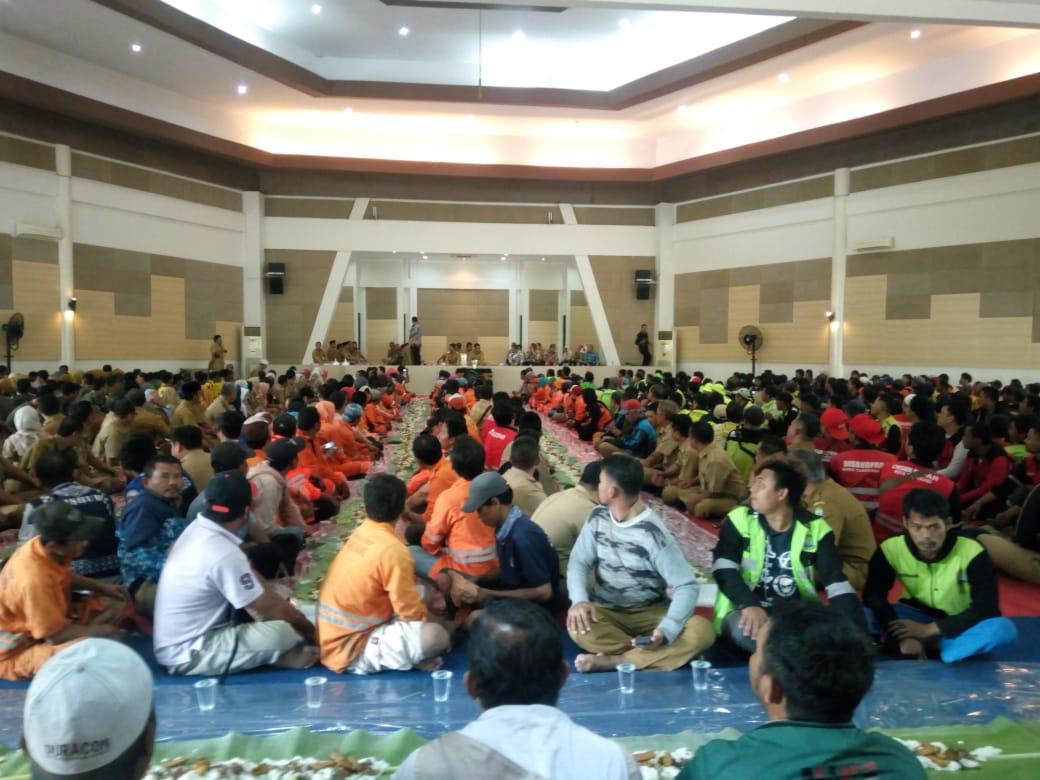 Ratusan Petugas Kebersihan Ngaliwet Bareng Walikota Tangerang