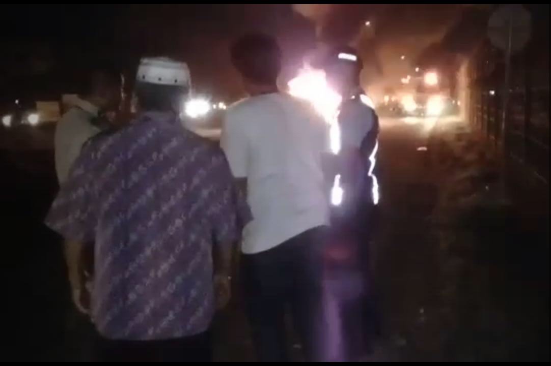 Lampu Utama Konslet, Toyota Inova Terbakar Dekat Bandara Soetta
