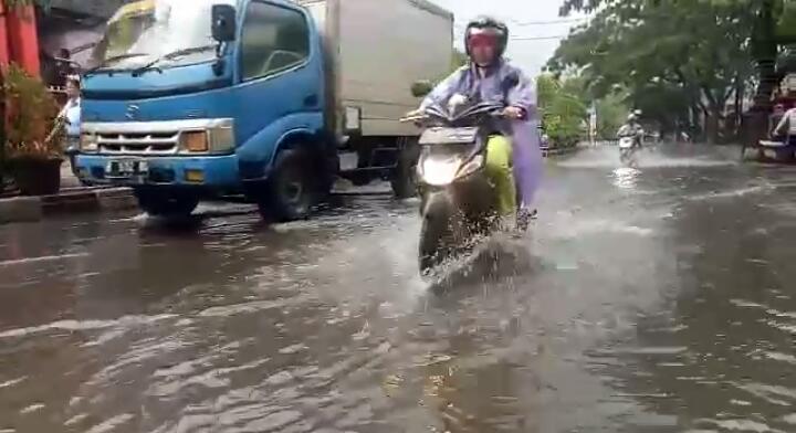 Jalan Protokol di Kota Tangerang Kembali Digenangi Air