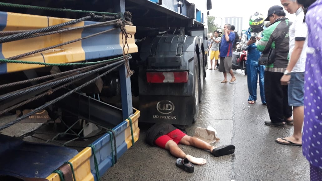 Pengendara Motor Tewas Tergilas Tronton di Jatiuwung