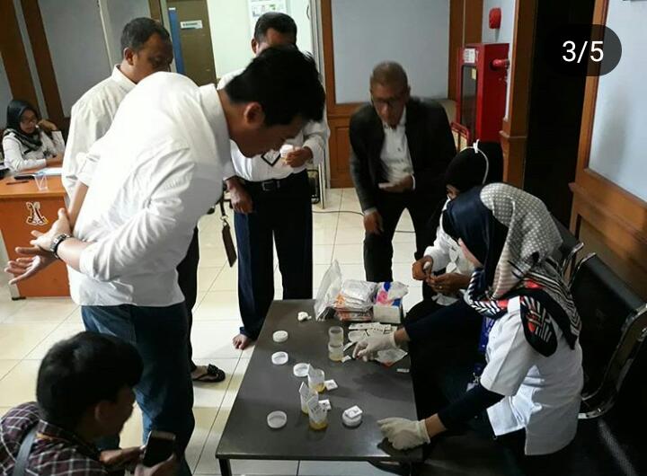 Laksanakan Instruksi Presiden, 300 Pegawai PLN UID Banten Dites Urin