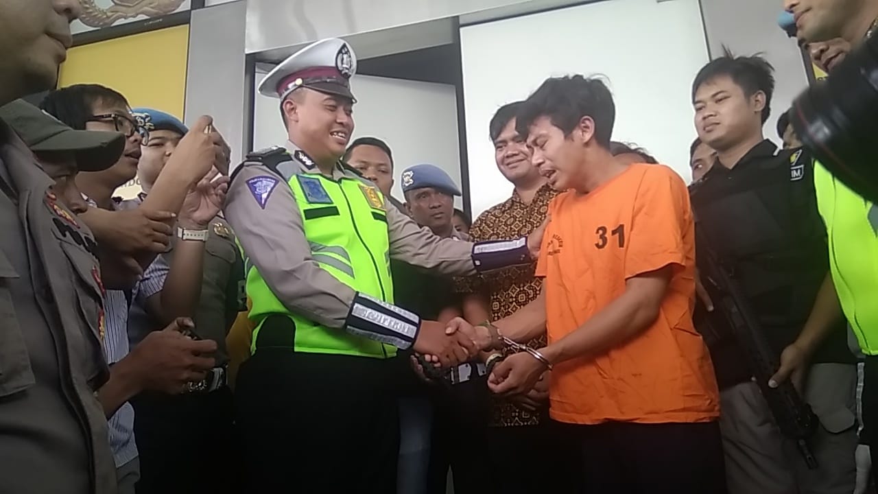 Marah dan Kecewa, Alasan Adi Saputra Rusak Motor di Depan Petugas