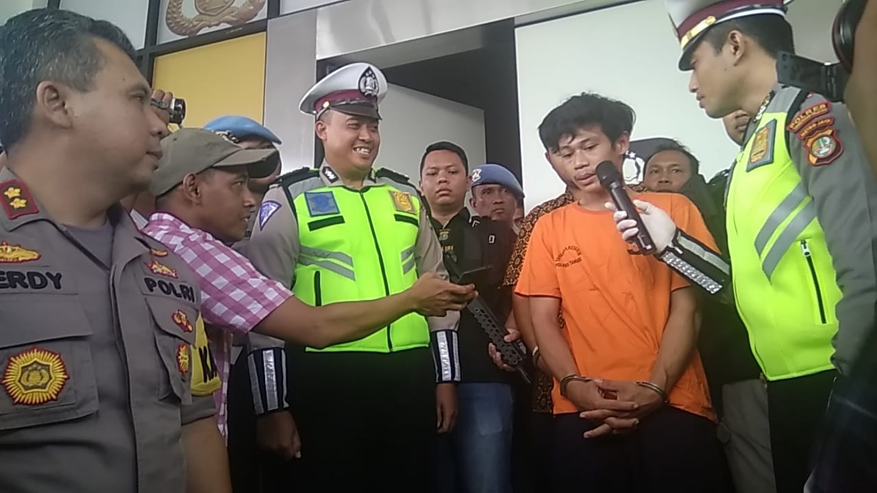 Curiga Terpengaruh Narkoba, Urin Adi Saputra di Tes