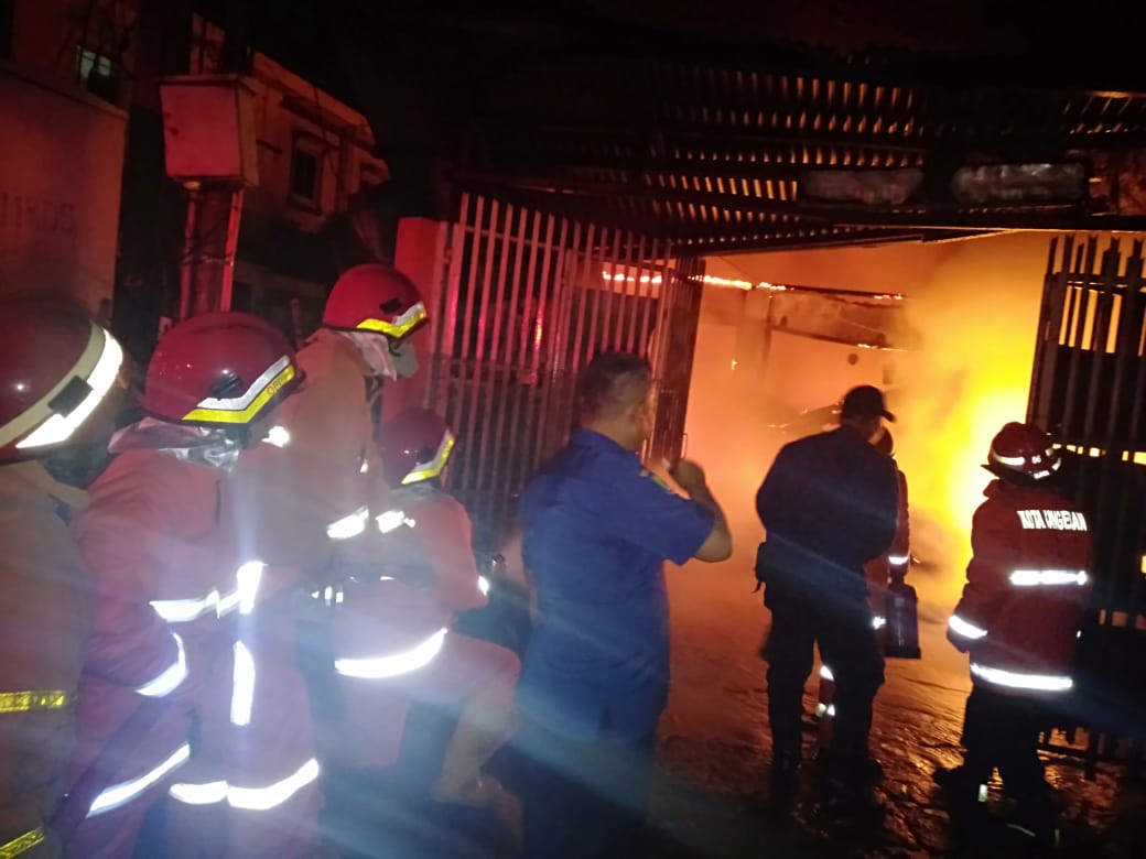 Toko Material di Pasar Anyar Terbakar