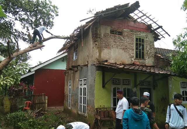 28 Rumah di Pandeglang Rusak Diterjang Angin Puting Beliung
