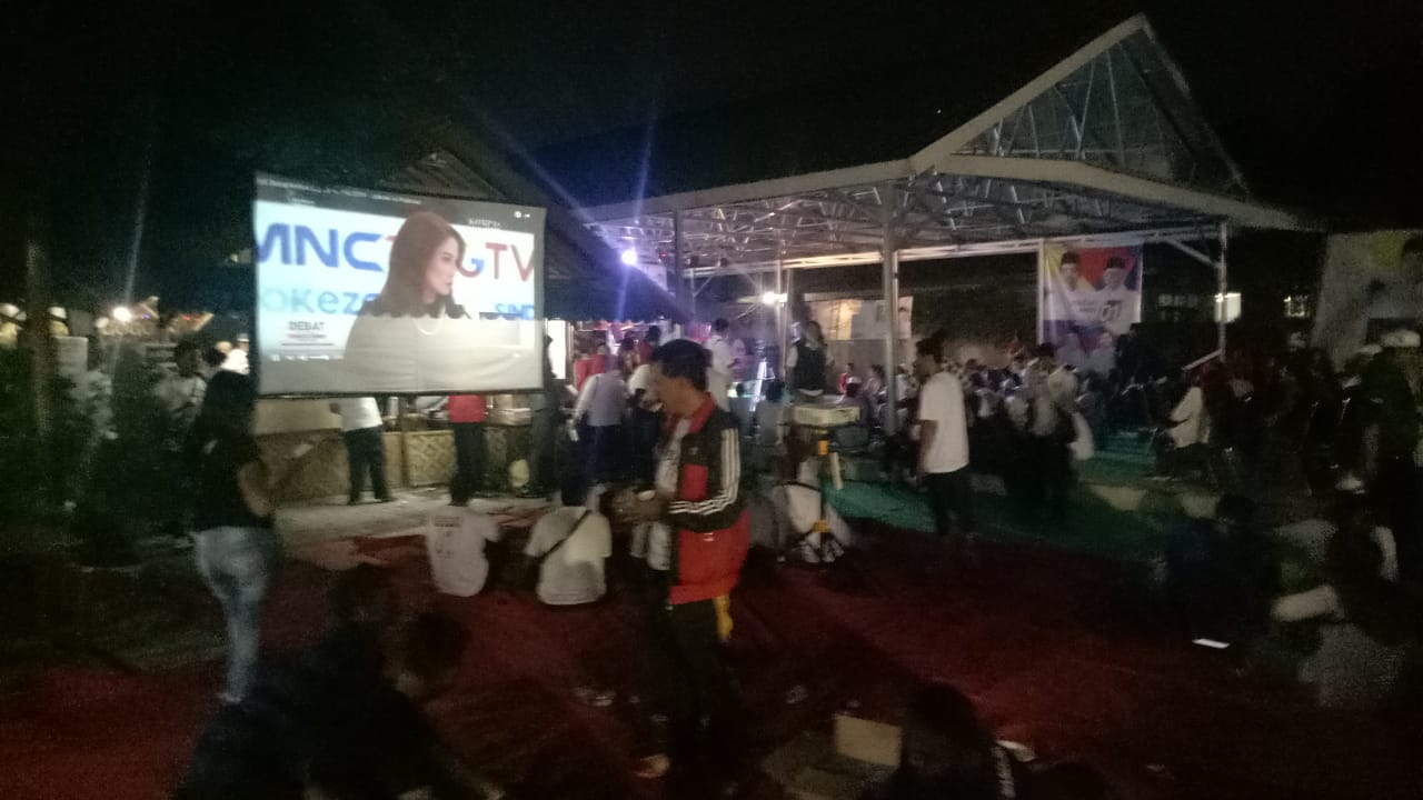 Ribuan Pendukung Paslon 01 Hadiri Nonton Bareng Debat Capres Kedua di Tangerang