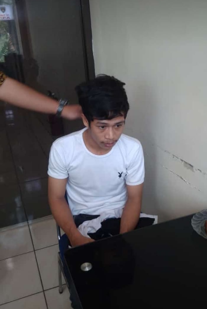Polisi Ciduk Adi Saputra, Pria yang Hancurkan Motor Saat Ditilang