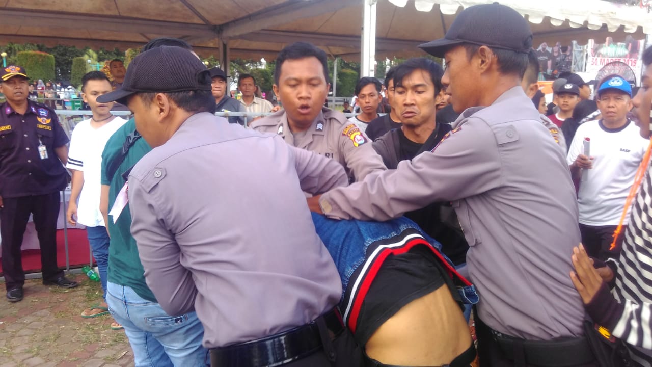 Konser Pemilu KPU Banten Ricuh, Banyak Pengunjung Pingsan