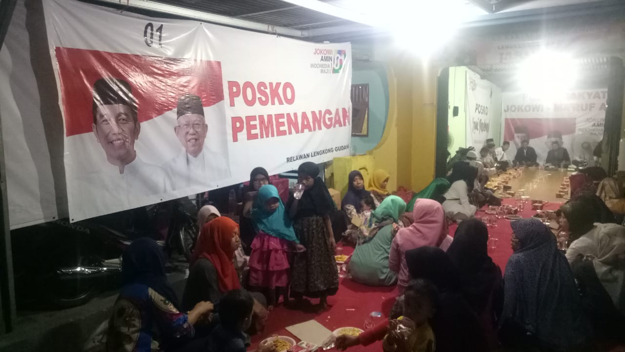 Doa dan zikir bersama relawan di Lengkong Gudang untuk kemenangan Jokowi-Ma'ruf.(ger)