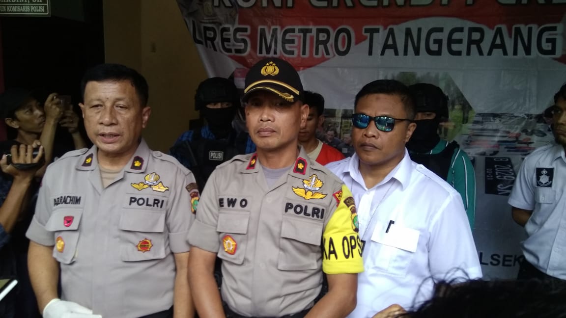 Kapolsek Tangerang Kompol Ewo Samono memberikan keterangan kepada wartawan terkait penangkapan pembunuh sopir angkot lima tahun lalu.(aul)