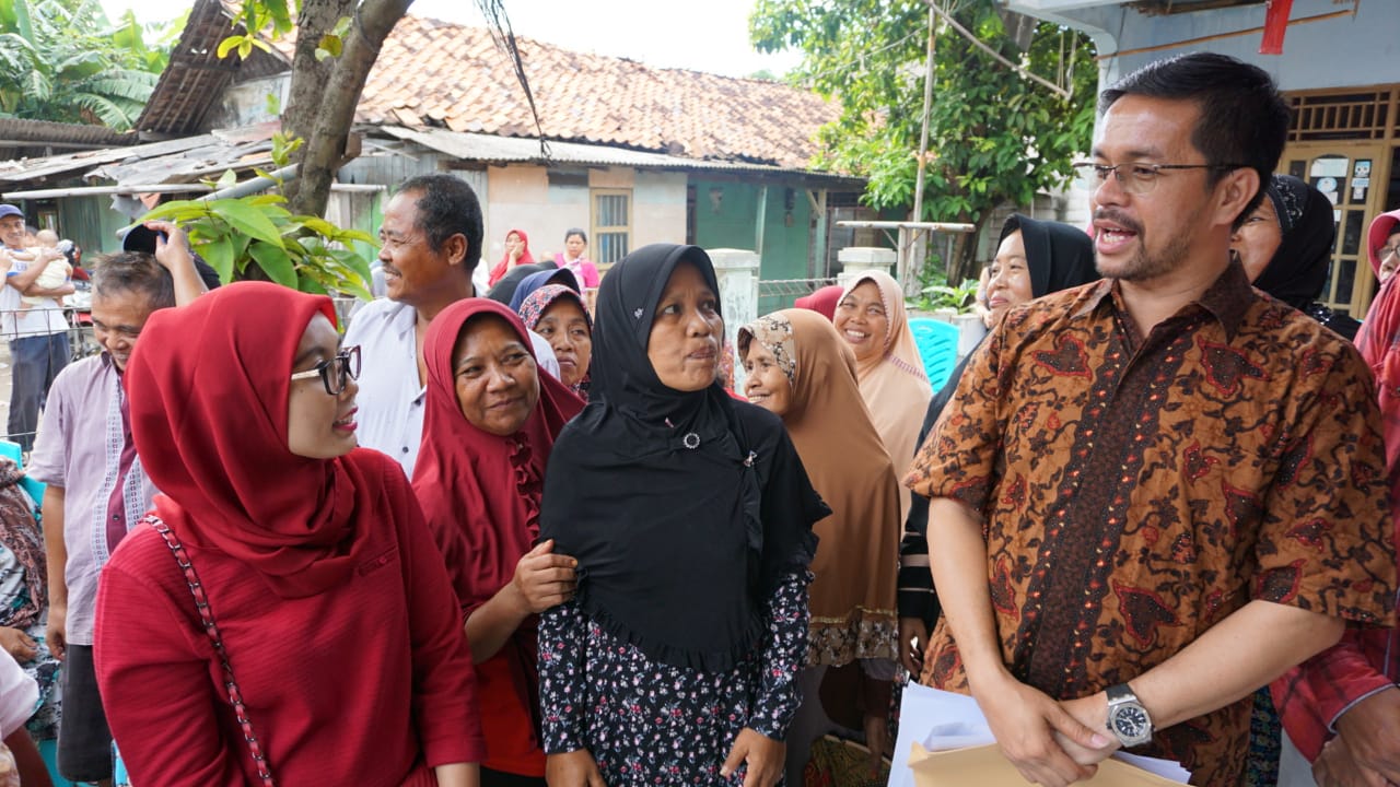 Mendengar aspirasi warga Jurumudi mengenai pembebasan lahan untuk proyek jalan Tol Kunciran-Bandara, Marinus Gea bakal menyiapkan tim hukum untuk membantu warga.(aul)
